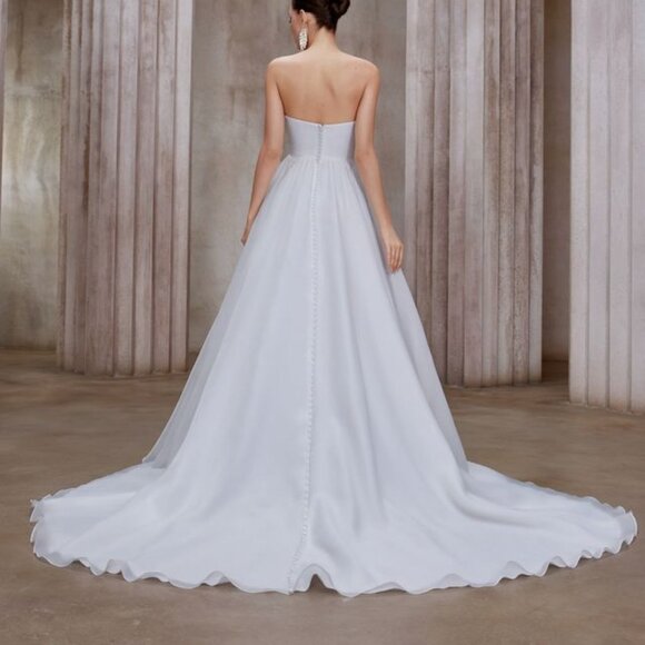 Simone - Picture 2 of 4